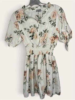 White Floral Smocked Waist
Dress with Tie Sleeves Medium